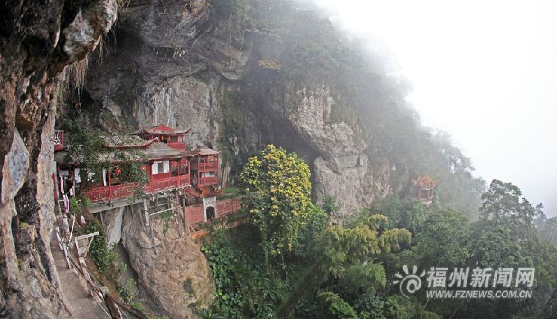 探访永泰奇绝古刹方广岩寺　建于悬崖绝壁岩洞内